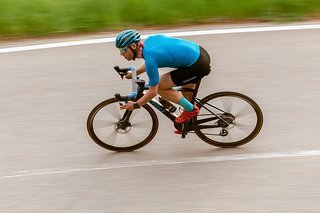 Kai Saaler hat sein MTB gegen ein Rennrad eingetauscht. Siebenmal will er damit den Mount Everest bezwingen. In einer Woche!