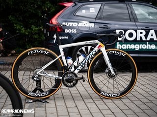 Das Specialized S-Works Tarmac SL8 von Primoz Roglic, dem Kapitän bei Red Bull - Bora Hansgrohe.