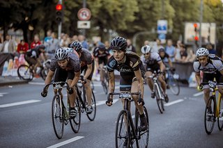 Bei der RAD RACE Serie kann jede zahlende Starterin eine zusätzliche Fahrerin anmelden.