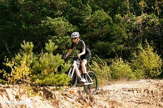 Die breiten Reifen zahlen sich auf fast jedem Terrain aus. Die breiten Reifen zahlen sich auf fast jedem Terrain aus.