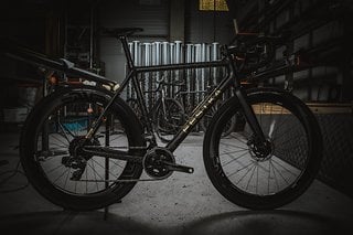 Das Festka Rover X Gravel Bike mit Sram Force eTap AXS