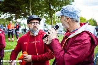 Die Rennleitung bei der Arbeit: Gleich startet der Rondo Gravelminator.