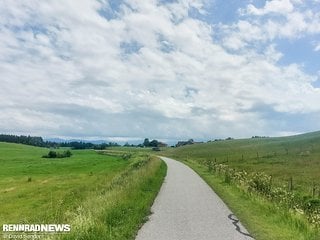 Die Landschaft ist traumhaft und lädt ein zum Radfahren.