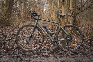 Decathlon Triban GRVL120: das Gravelbike für 599 € in seiner natürlichen Umgebung