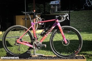 Bei Canyon war das Grizl CF SLX von Peter Stetina zu sehen.