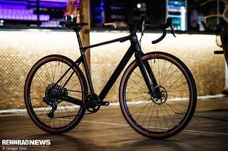 Das Nuroad C:62 SLT rollt auf neuen Newmen Carbonlaufrädern