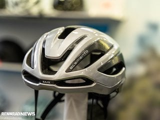 Der Kask Elemento ist der Hightech-Helm der italienischen Marke und soll beste Belüftung und Tragekomfort mit Windschnittigkeit vereinen