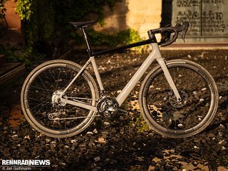 Die Motorcharakteristik mit mehr Kraft im mittleren Tempobereich soll besser auf den Einsatz am Gravel Bike abgestimmt sein.