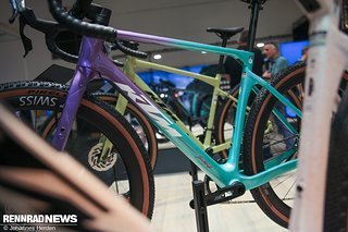 Und das SRAM Rival XPLR 1x13 Modell in Team-Lackierung. Und das SRAM Rival XPLR 1x13 Modell in Team-Lackierung.