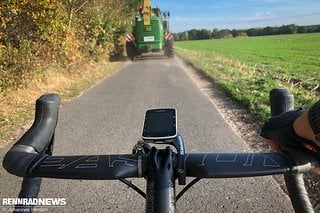 Wenn es nicht grade Stau hinter riesigen Landwirtschaftsmaschinen gibt, rollt der Bock erstmal wieder.