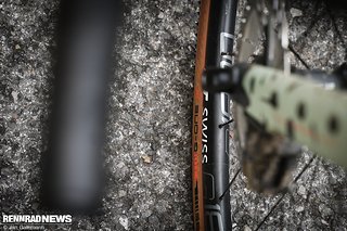 Auf der Straße kann der G One R für einen ernsthaft Offroad tauglichen Gravel-Reifen richtig glänzen.