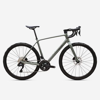 Decathlon X Van Rysel präsentiert mit dem EDR CF Ultra eine neues Carbon-Endurance-Rennrad.