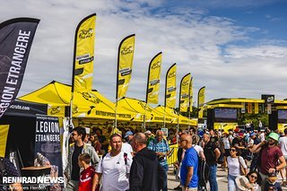 Im Tour de France Village tummelten sich tausende Zuschauer