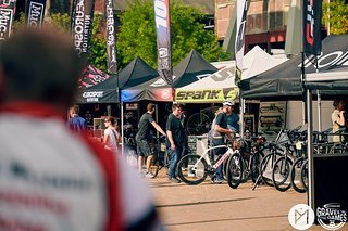 Auf den Schwalbe Gravel Games können Gravelbikes von vielen Herstellern für eine Testrunde ausgeliehen werden.