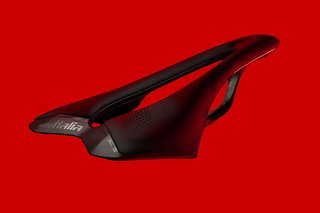 Alte Tugenden in gestraffter Optik bei reduziertem Gewicht: Das ist das Versprechen für den neuen Selle Italia SLR Rennradsattel