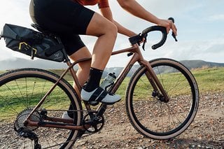 Für Bikepacking-Touren ist das vielseitige Gravel Bike ebenso geeignet wie für schnelleres Graveln