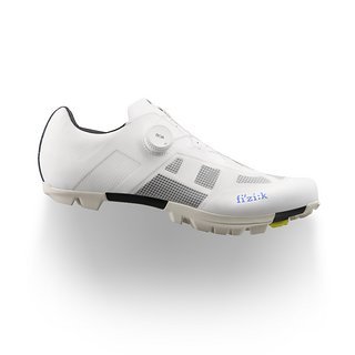 Die X3-Außensohle kombiniert carbonverstärktes Nylon mit einem großflächigen Gummiprofil.