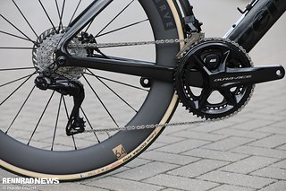 Der Rahmen wurde für den Einsatz mit 29 mm breiten Reifen optimiert Der Rahmen wurde für den Einsatz mit 29 mm breiten Reifen optimiert