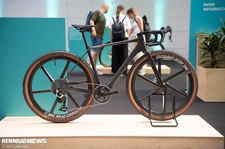 Für das Bike Ahead The Superfast Race Gravel Bike gab es einen Eurobike Gold Award. Für das Bike Ahead The Superfast Race Gravel Bike gab es einen Eurobike Gold Award.
