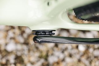 Die Reifenfreiheit liegt offiziell bei 50 mm, aber einen 2,1 Zoll Reifen haben wir vor Ort auch im Rahmen gesehen.