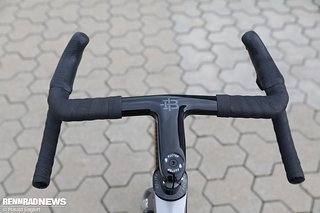 Die Form der Brems-Schalthebel passt ideal zur modernen Montageposition