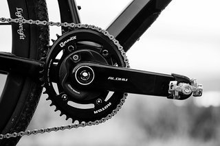 Die neue Rotor Aldhu Carbon Kurbel ermöglicht 1-fach und 2-fach Kettenblätter von Standard über Aero bis hin zu Aero-Powermeter-Optionen