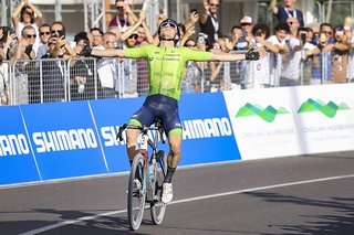 Gut vorgelegt: Ein WM Sieg klingt nach einem formidablen Einstand für ein neues Gravel-Bike.