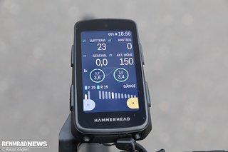Auf dem Hammerhead Karoo werden die Luftdrücke als Zahlen und grafisch dargestellt Auf dem Hammerhead Karoo werden die Luftdrücke als Zahlen und grafisch dargestellt