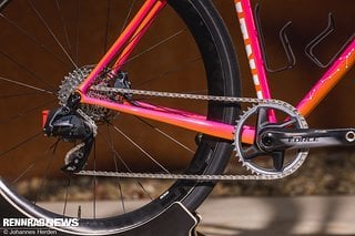 Komplettbikes gehen ab 6.900 € los und sind unter anderem mit der 1x13-Schaltgruppe aus dem Hause Campagnolo ausgestattet