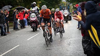 Mathieu van der Poel fuhr zunächst stark, fiel aber dann aus der Gruppe um Pedersen, Moscon, Trentin und Küng heraus