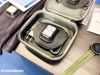 Mit dem Moxy Sensor wurde eine Sensor zur Muskel-Sauerstoffsättigung präsentiert, der vor allem im Hochleistungssport seine Abnehmer finden soll. Mit dem Moxy Sensor wurde eine Sensor zur Muskel-Sauerstoffsättigung präsentiert, der vor allem im Hochleistungssport seine Abnehmer finden soll.