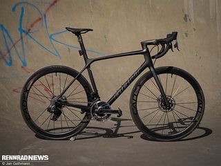 Das Giant TCR Advanced SL mit SRAM Red eTap AXS 2x12-Gruppe stand uns für einen Vorabtest zur Verfügung – ab 5. Mai 2020 ist klar, welche Modelle zu welchen Preisen in Deutschland auf den Markt kommen