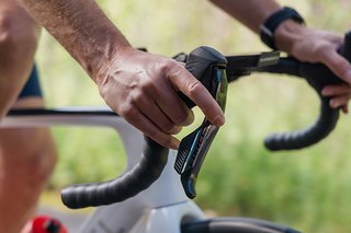 Bremsen mit einem Finger aus der Hood-Position ist überhaupt kein Problem