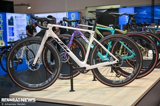 Das KTM Gravelator Exonic sieht nach einem Performance Race Gravel Bike aus. Das KTM Gravelator Exonic sieht nach einem Performance Race Gravel Bike aus.