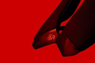 Das ungepolsterte Heck ist das Erkennungsmerkmal der neuen SLR-Generation