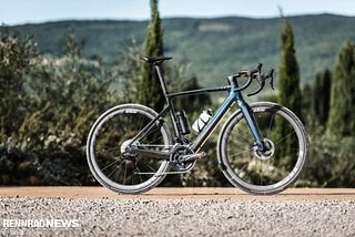 Das Scott Solace eRide 10 für 11.999 € und den Straßeneinsatz konnten wir ebenfalls für eine ausgedehnte Runde entführen.