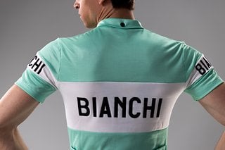 Bianchi bringt in seiner Lifestyle Capsule Kollektion den Look der Ära Coppi zurück.