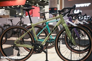 Auch in einer Bikepacking orientierten Alu-Variante ist das Gravelator zu haben. Auch in einer Bikepacking orientierten Alu-Variante ist das Gravelator zu haben.