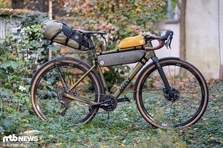 Erster Aufschlag: Geglückt! Preislich sind die Specialized x Fjällräven Bikepacking-Produkte definitiv am oberen Ende der Skala angesiedelt