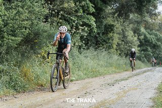 Die ruppige Strecke der Traka 100 macht es einfach, die Vorteile einer Federgabel zu schätzen. Nach der ersten Abfahrt war ich schon froh darüber. Die ruppige Strecke der Traka 100 macht es einfach, die Vorteile einer Federgabel zu schätzen. Nach der ersten Abfahrt war ich schon froh darüber.