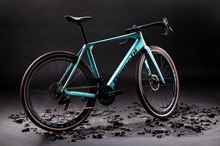 Bianchi Impulso RC – aerodynamisches Race-Gravelbike im berühmten Celeste.