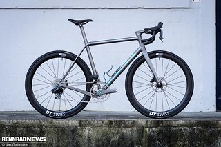Das Sturdy Fiadh Titan Allroad Rennrad ist ein gutes Beispiel für ein teures Rennrad, das seinen Preis durch Leistung wert ist.