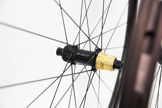 Die Semi-Hook-Felge kommt ohne Hookless aus und soll so mehr Reifenkompatibilität bieten.