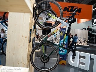 Das Factor Ostro Gravel VAM kam frisch mit dem Dreck von Unbound auf den Stand.