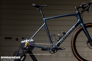 Neben einem Aufbau mit einem regulären Rennrad haben wir den Wahoo Kickr Core 2 auch mit einem Specialized Diverge getestet. Neben einem Aufbau mit einem regulären Rennrad haben wir den Wahoo Kickr Core 2 auch mit einem Specialized Diverge getestet.