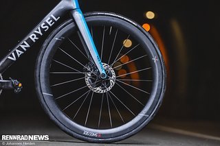 Der Swiss Side Hadron2 Ultimate Laufradsatz mit 50 mm Felgentiefe war schnell und für Seitenwind vergleichsweise unempfindlich.