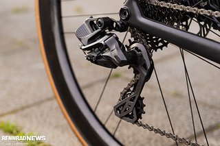 Das Schaltwerk ist das Herzstück der neuen Gruppe und wie gewohnt mit maximalem Carbon-Anteil konstruiert. Das Schaltwerk ist das Herzstück der neuen Gruppe und wie gewohnt mit maximalem Carbon-Anteil konstruiert.
