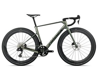 Für Kadenz sensible Racer: Orbea Terra Race M20iLTD mit Shimano GRC Di2 2x12. Für Kadenz sensible Racer: Orbea Terra Race M20iLTD mit Shimano GRC Di2 2x12.