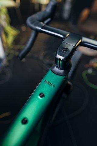 Beim Cockpit hat man die Wahl zwischen dem einteiligen F-Bar und dem zweiteiligen Stemma S2-