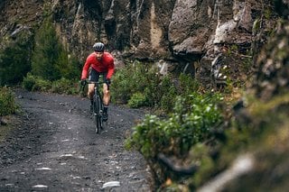 Dank optimierter Übersetzungsbereich giert das VRX nach schnellen Asphaltpassagen und steilen Stichen im Gelände.